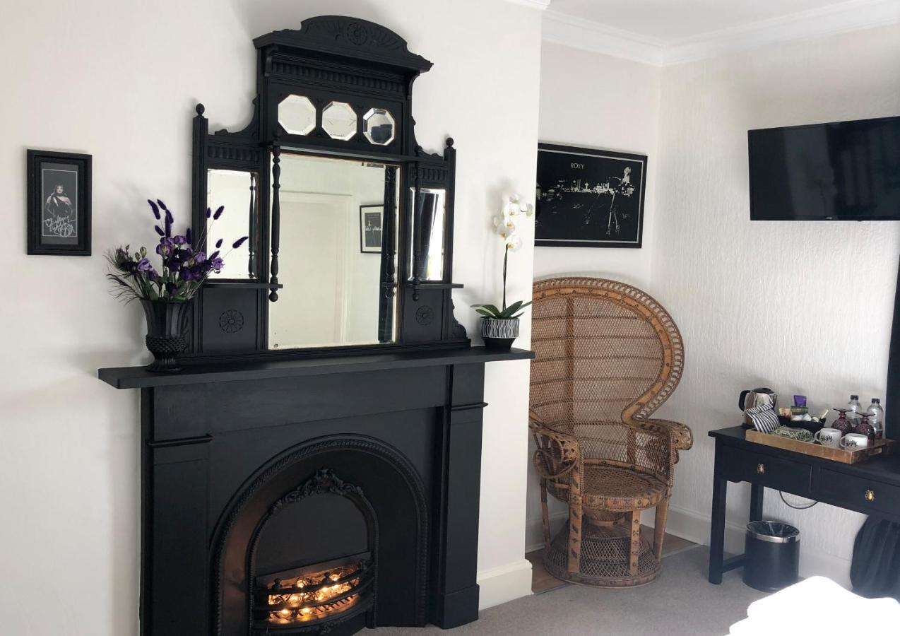 High Tor Guest House Уитби Екстериор снимка