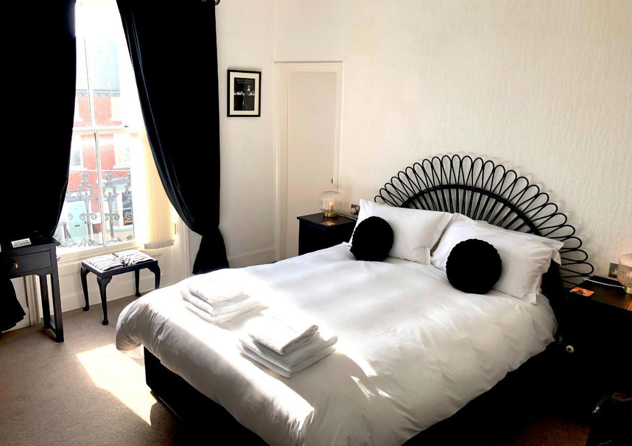 High Tor Guest House Уитби Екстериор снимка